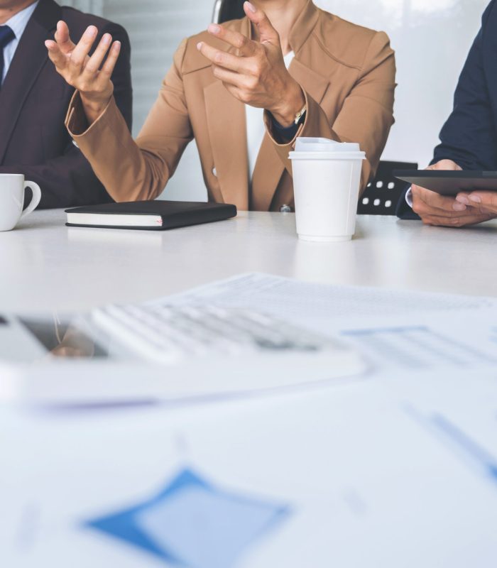 confident-business-leader-business-team-meeting-c-2026-01-11-08-42-10-utc